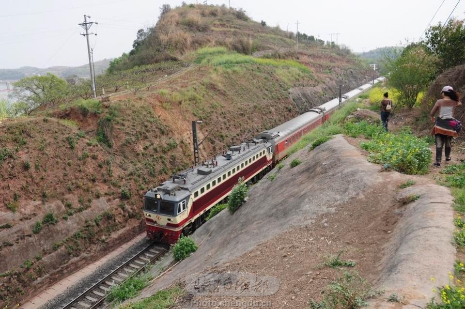 轰隆隆传来火车铁轨的声音 by 拍客阿新 快拍作