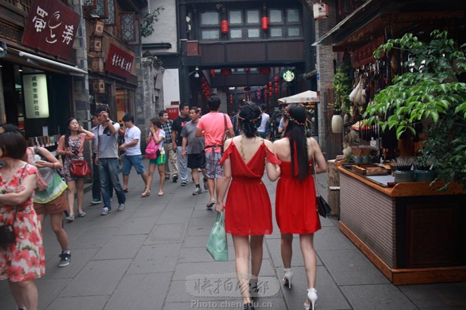 <em>美女逛街</em>+by+拍客mclee