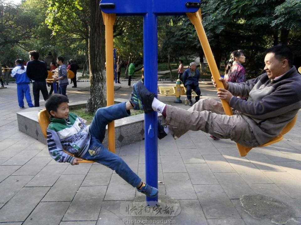 两爷子,脚对脚 by 拍客四川老电工 快拍作品_成